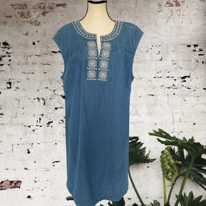 $ 10 add on Knox Rose Denim Dress with embroidery XL Blue White